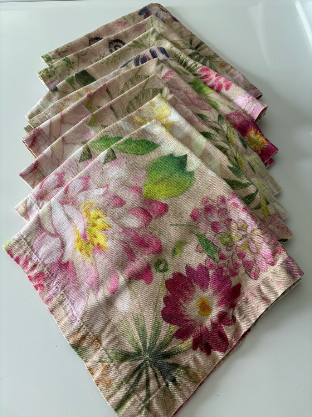 Williams Sonoma Dinner Napkins set of 8 “ La Vie en Rose”